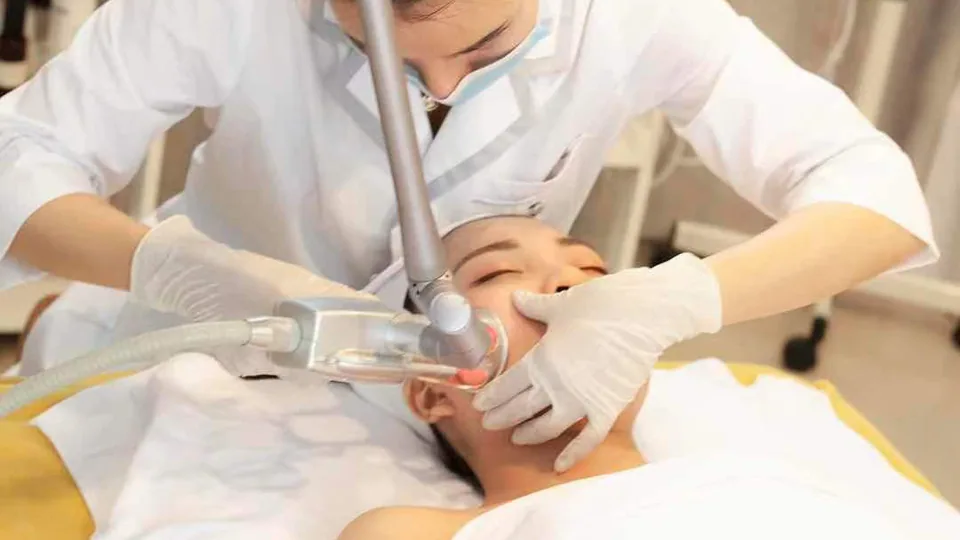 Hình minh họa dịch vụ Uốn mi keratin tại Eva Beauty Clinic.
